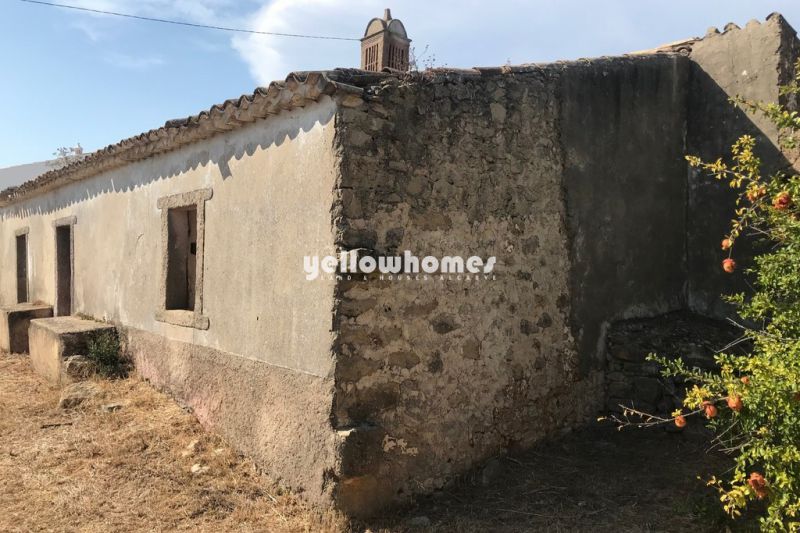 Terreno urbano com casa velha e bonita vista mar perto de Boliqueime
